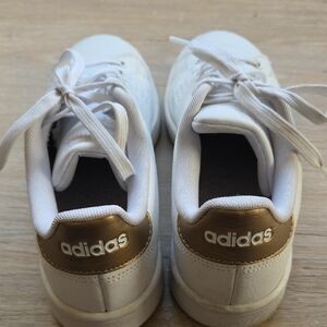 adidas  White And Gold Sneakers Size 8 Active Wear Running